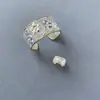 Design de Nicho Flor Oca Anel Pulseira Aberta para Mulheres, Luxo Leve High-End Versão Larga Anel de Dedo Indicador Pulseira