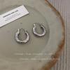 Pendientes de cobre galvanizado con hebilla de metal y diseño de diamante simple de nicho para mujer, de alta gama, ligeros, de lujo y modernos, de Yiwu