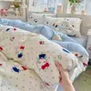 Conjunto de roupa de cama de quatro peças para dormitório em gaze plissada de algodão puro, grau A para mães e bebês, conjunto de três peças com capa de edredom, lençol de cima e lençol com elástico em estilo fresco e simples