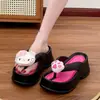 Nuevas chanclas de suela gruesa, sandalias lindas de dibujos animados para mujer, sandalias de verano antideslizantes de suela gruesa que aumentan la altura, de moda