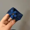 Faixa de Cabelo com Flor de Veludo e Strass Estilo Coreano para Mulheres Outono e Inverno Novo Estilo Corda de Cabelo Elástico de Cabelo Bola na Ponta Corda para Rabo de Cavalo Baixo