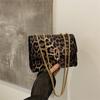 Bolsa Transversal Simples da Moda Feminina Outono 2024 Nova Simples Estilo Ocidental Pequena Quadrada para o dia a dia Bolsa de Ombro Vintage Tendência