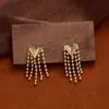 Pendientes de Tachuela con Letra de Moda para Viajeras, Pendientes Pequeños con Borla de Perlas Doradas, Pendientes de Tachuela Elegantes Simples en Forma de V de Uso Bidireccional