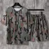 Traje Esportivo Casual Camuflado Retro Outdoor de Tamanho Grande para Primavera e Verão 2026 Conjunto de Duas Peças com Shorts de Seda Gelada de Manga Curta para Homens