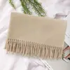 Cachecol Personalizável com Logo em Imitação de Caxemira para Homens e Mulheres, Estilo Coreano Outono e Inverno, Cachecol Quente e Versátil de Cor Sólida, Xale da Moda com Franjas