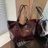 Bolso de mano grande de capacidad retro para ir al trabajo, para mujer, nuevo de otoño 2025, informal, para el día a día, ligero, de lujo, para hombro, debajo del brazo