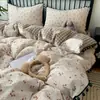 Juego de Cama de Hilo Bouclé Estilo Nuevo 2026 de Cuatro Piezas, Estilo Ins con Encaje de Pompón, para Dormitorio de Estudiante, Juego de Tres Piezas