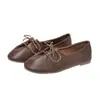 Zapatos de mujer versátiles y populares con amarre al frente, suelas suaves que no cansan los pies, punta redonda, tacón plano, diseño de hueco poco profundo, cómodos zapatos casuales de verano para mujer