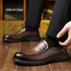 Zapatos de Piel para Hombre Wenzhou 2025 Otoño Nuevos Zapatos Casuales de Negocios Slip-On para Padres de mediana Edad Venta al por Mayor