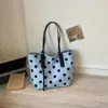 Bolso grande de moda para mujer 2026 Moda coreana diseño de nicho bolso de hombro personalizado bolso tote de lunares