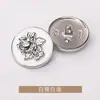 Botão de camélia de metal estilo Chanel de alta qualidade estilo britânico fábrica direto casaco galvanoplastia esmalte de vedação botão de costura à mão com botão de pé