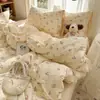 Conjunto de cama macio e confortável de quatro peças para estudantes, quartos de dormitório individuais, quartos, adequado para todas as estações, conjunto de cama fofo de três peças
