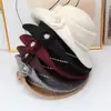 Nuevo sombrero pequeño estilo Hepburn, sombrero retro y elegante estilo francés para otoño/invierno, un sombrero que hace que la cara se vea más pequeña, sombrero de pescador tejido para mujer