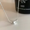 Colar de cobra em osso com contas em formato de coração para mulheres, design de nicho moderno e único, estilo ins, corrente de clavícula doce e elegante atacado