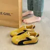 Zapatillas de malla transpirable con sensación de "caminar sobre heces" para mujer, nuevo modelo de verano 2026, suela suave, antideslizantes, zapatos deportivos casuales elegantes para estudiantes