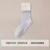 Meias de lã na altura da panturrilha, cor de café, com padrão jacquard de cachorrinho da sorte, disponíveis em várias cores, perfeitas para o outono e inverno, e podem ser combinadas com sandálias Birkenstock. Em estoque agora