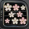 Pequeño crisantemo perfume para coche joyería aleación pequeña margarita flor de cinco pétalos flor clip decoración salida de aire del coche perfume