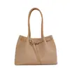 A bolsa tote retrô popular deste ano para mulheres é um novo modelo de 2026 com grande capacidade, adequada para o trajeto diário, e pode ser usada como uma bolsa de ombro moderna.