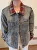 Chaqueta de mezclilla americana retro de corte limpio para hombre, marca de moda de alta costura para primavera y otoño, diseño de dos piezas falsas con un elegante cuello de solapa