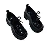 Sapatos loafer de sola macia e sola grossa estilo britânico para mulheres, nova moda outono 2026, sapatos pequenos de couro simples, sapatos de salto único versáteis para aumentar a altura