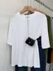 Camiseta feminina gola redonda, fina, elástica, manga 3/4, novo estilo verão 2026, cor lisa, adequada para usar em camadas, top básico para o dia a dia