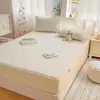 2026 Nuevo Modelo Sábana Bajera de Gasa Gruesa de Tres Capas Cubierta de Cama Protector de Colchón de Envoltura Completa Sábana Bajera para Cama Matrimonial Juego de Tres Piezas