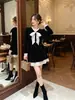 Top retro de terciopelo negro estilo francés Nanyou para mujer, cuello en V, con detalle de lazo, cintura ceñida, mangas largas elegantes, efecto adelgazante, perfecto para otoño e invierno