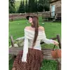 Top de hombros descubiertos con cuello 2026 nuevo suéter blanco otoño manga larga holgado estilo coreano tejido para mujer