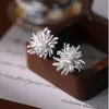 Novos Brincos de Fogos de Artifício Deslumbrantes para Mulheres, Cheios de Diamantes, Brilhantes, Brincos com Design de Nicho, Elegantes e Versáteis, Brincos para o Dia a Dia Atacado