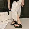 Sandalias Romanas de Verano de Estilo Nuevo y de Nicho con Suela Suave y Correas de Clip, Adecuadas para Usar Afuera, Sandalias de Una Correa con Suela Gruesa de Espiga 2025