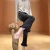 2026 Otoño Temprano Nuevo Diseño Retro con Volantes Pantalones Acampanados Talla Grande para Mujer Moda Versátil Adelgazantes Jeans Acortados