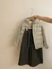 Conjunto de Tres Piezas para Niñas Otoño/Invierno Nuevo Estilo Moda Coreana Chaleco Sudadera con Capucha Elegante Versátil Pantalones Casuales con Felpa Tendencia