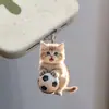 Protetor de Poeira de Gato de Futebol 2D Popular Transfronteiriço em Acrílico para Celulares, Adequado para Interface Apple e Interface Tipo-C