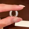 Brincos de Pérola em Formato de C com Renda de Strass Inlaid Agulha de Prata Temperamento Francês Estilo Simples Brincos Leve Luxo Sensação de Alta Qualidade Acessórios para Brincos Venda por Atacado
