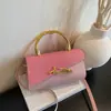 Bolso de Mano de Gran Capacidad Transfronterizo, Elegante Bolso Pequeño Cuadrado para el Hombro, Nuevo Modelo 2026, Bolso Caja de Viaje con Parches de PU de Lujo Ligero