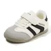 Zapatos Agam para Niños 2026 Primavera/Otoño Zapatos Deportivos para Niños Zapatos Casuales de Tabla Zapatos Blancos para Niñas Suela Suave Zapatos de Entrenamiento Alemanes para Bebé