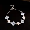 Pulsera Colgante de Flor de Circonita Estilo Francés con un Diseño Único, Moderna y Elegante, Lujo Ligero, Sensación de Alta Gama, Joyería Versátil