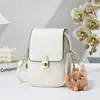 2026 Nova Bolsa Transversal Mini Versátil para Uso Diário para Mulheres Deslocamento Simples Aba Pequena Quadrada Bolsa de Ombro
