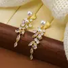 Brinco de Presilha com Franja e Pérola Francês Acessível de Luxo High-End Brincos Perfurados Femininos Novo Estilo Quente Zircônia Super Brilhante Brincos Acessíveis de Luxo