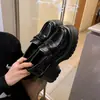 Mocasines Brillantes de Suela Gruesa para Mujer 2024 Nuevos Moda Británica Zapatos Pequeños de Cuero para Mujer Versátiles Casuales Slip-On