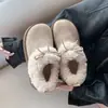 Botas de neve marrons retrô com sola grossa para mulheres, novos sapatos peludos de inverno quentes com forro de fleece estilo Birkenstock