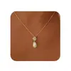 Colar de Pérola Pequena Elegante Exquisito de Latão com Galvanoplastia de Ouro Real Europeu e Americano Venda Quente Transfronteiriça Colar de Alta Qualidade para Mulheres