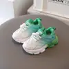 Zapatos nuevos de primavera para niños, zapatillas deportivas para niños y niñas de 1 a 6 años, zapatos blancos de color degradado, suela suave, versátiles