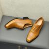 Entrega de una sola pieza zapatos de cuero de estilo británico de alta calidad punta cuadrada tacones altos para hombre piel de vaca de capa superior Marrón que aumenta la altura zapatos de cuero de Guangzhou