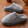 Zapatillas de algodón cálidas para hombre, zapatos de interior para el hogar de invierno con suelas gruesas, antideslizantes, adecuados para usar en exteriores, zapatos de algodón con forro de felpa y forro polar para mujer en invierno