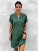 Vestido casual de mujer europeo y americano, cuello en V, media botonadura, rayas verticales, manga corta, corte recto holgado, vestido tipo camiseta, vestido corto de color liso