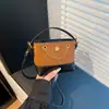 El bolso cubo de estilo dulce de moda de este año para mujer, nueva colección de otoño 2026, con un diseño de patchwork a cuadros, se puede llevar como bolso de hombro o bolso cruzado