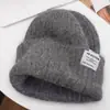 Gorro de tricô retrô com aplique de letra para outono e inverno para mulheres, afina o rosto, quente, protege as orelhas, versátil, adequado para cabeças grandes, moderno
