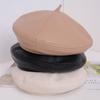 Boina Estilo Retro Hua Qiao Suave Imitación Piel de Cordero Elegante Negra para Mujer Sombrero de Pintor Otoño e Invierno