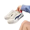 Zapatillas casuales ultraligeras para mujer, nuevo modelo de otoño, populares en línea, de suela plana, antideslizantes, adecuadas para estudiantes, ocio, deportes y viajes